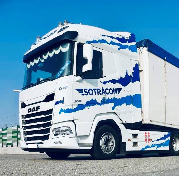 Scoprite il piano di efficienza energetica di Sotracom per la sua flotta di camion, le raccomandazioni per i suoi dipendenti e le applicazioni negli uffici.